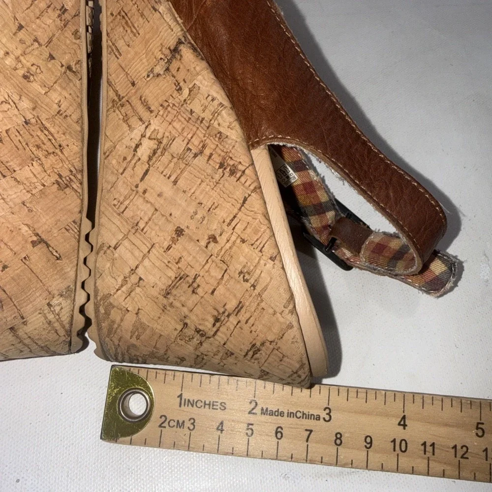 Crocs A Leigh Sandals Tan Brown Leather Cork Platform Wedge Shoes Women's Size 6